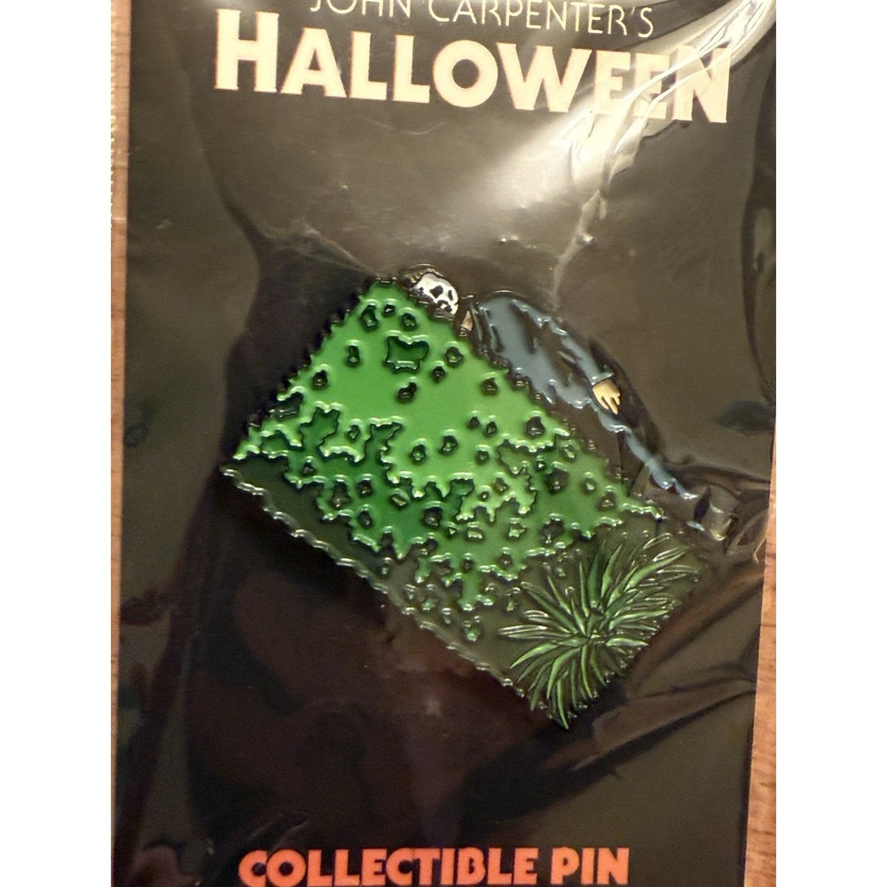 HALLOWEEN FRIGHT RAGS OFFICIALLY LICENSED HEDGE ENAMEL SLIDING PIN - Picture 2 of 3